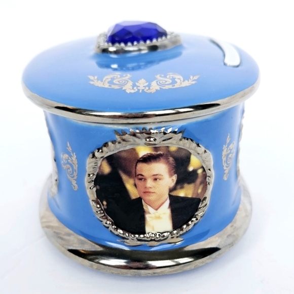 Ardleigh Elliot Titanic Heirloom Porcelain “South Hampton” Musicbox Collection - Picture 4 of 10